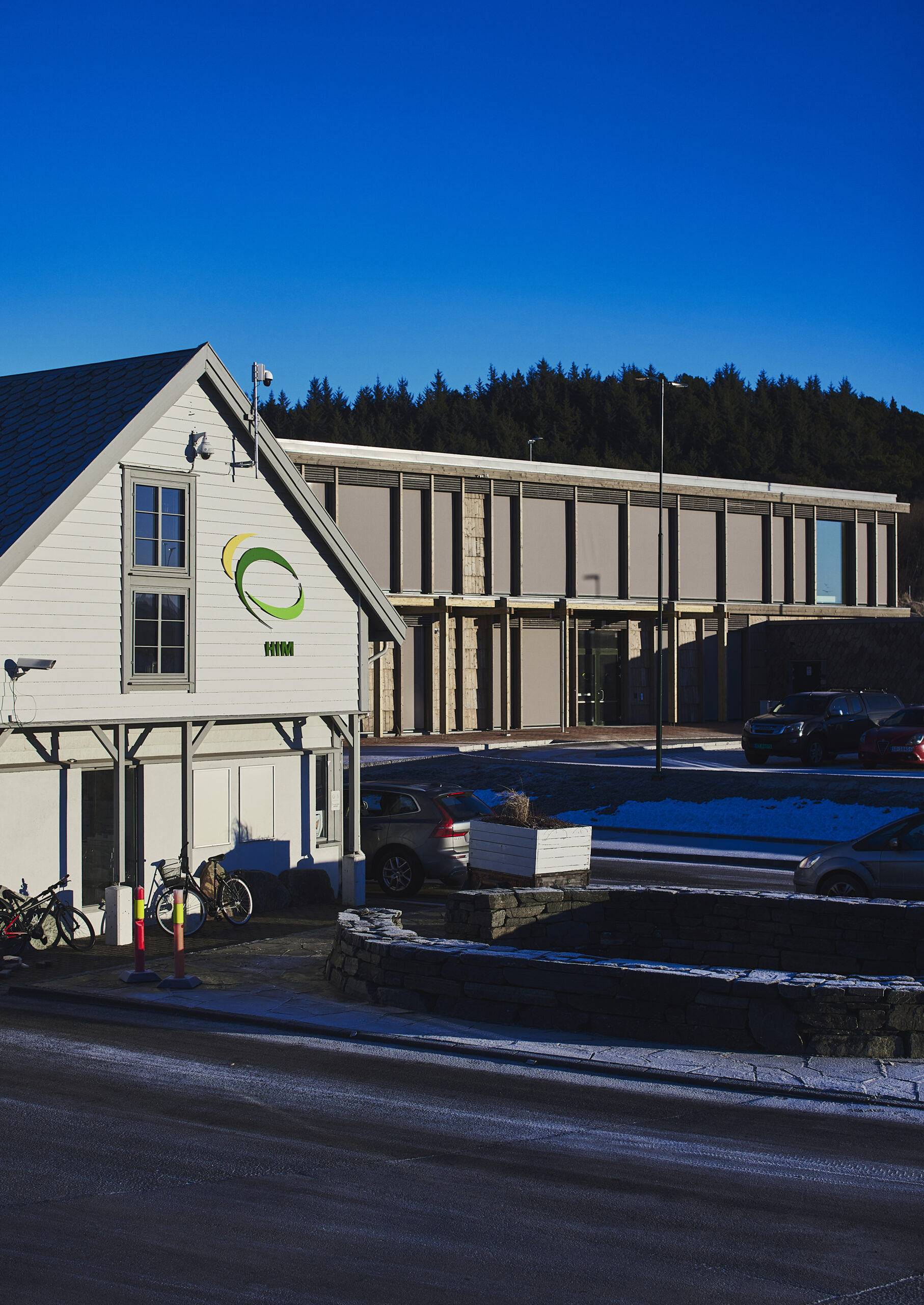 Eksteriør, HIM sitt administrasjons- og driftsbygg på Årabrot